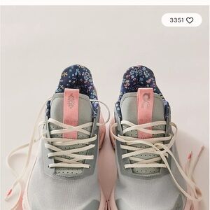 FP Movement x On Cloudnova Form 2 Sneakers
